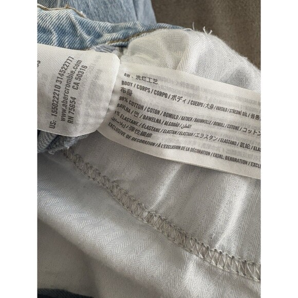 Abercrombie & Fitch The 90's Straight Ultra High Rise Size 31/12S Light Wash - Picture 4 of 4